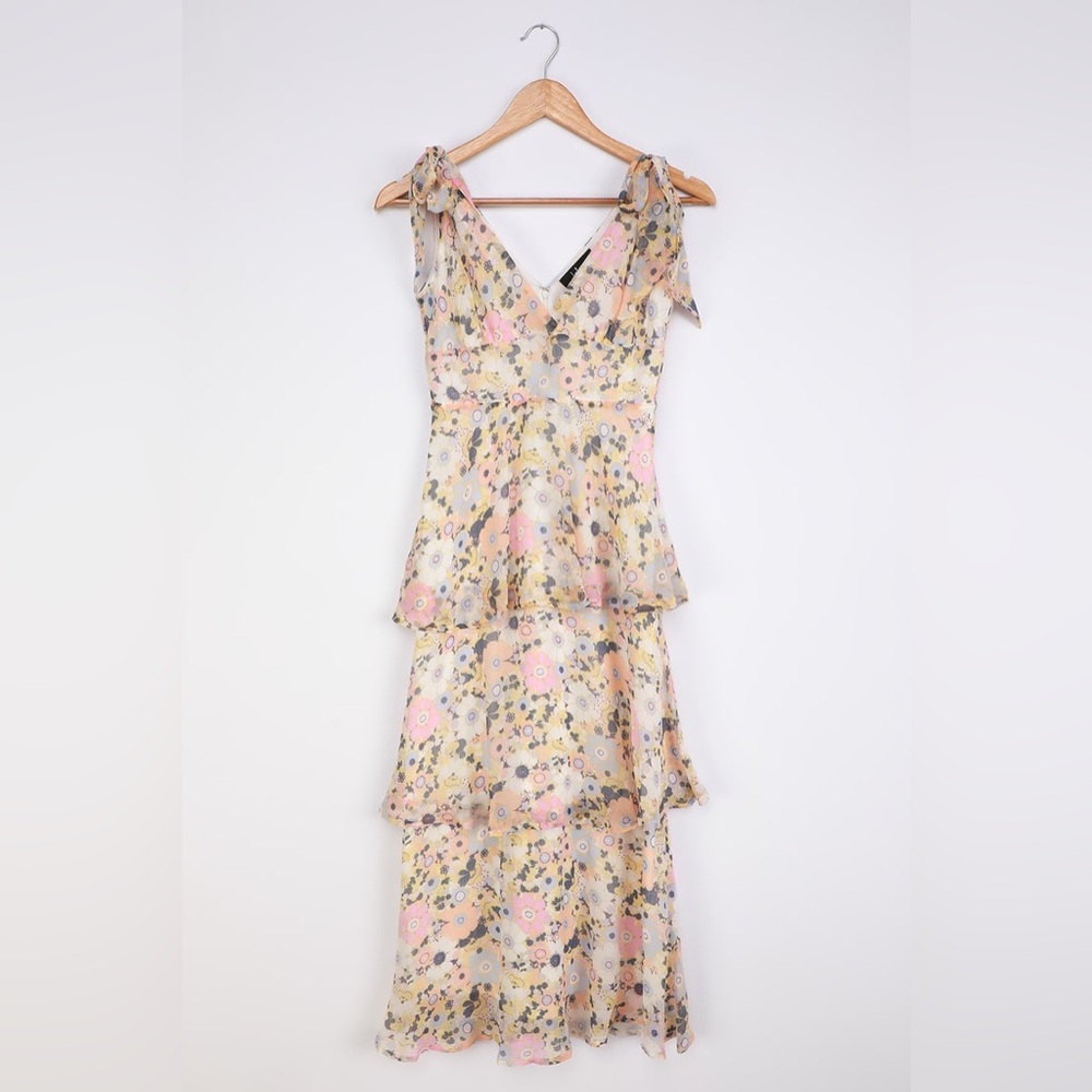 lulu’s floral maxi dress w/ tied straps 🌸
